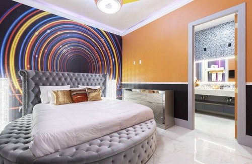 Loughman Resort | AS SEEN ON TV EXTREME TWIN RESORT MANSIONS