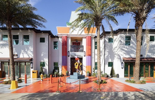 Loughman Resort | AS SEEN ON TV EXTREME TWIN RESORT MANSIONS
