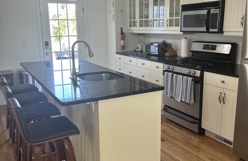 Asbury Park Apartment | Asbury Park-Bring your dog to this stylish beach retreat - 2 blocks to the beach