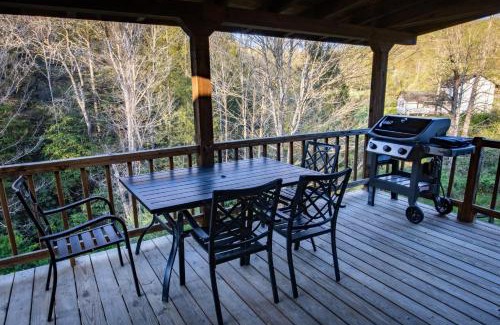 Mount Nebo House | Ascension Cabin - hot tub, fire pit, babbling brook