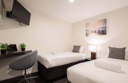 Ascot House | Ascot Budget Residences - Close to Brisbane Airport & Racecourses