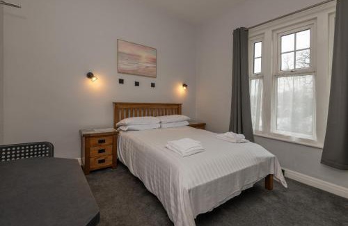 Headingley Hotel | Ascot Grange Hotel - Voujon Resturant