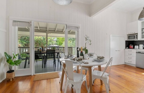 Ascot House | Ascot Vintage 4BR Queenslander w/Mall at Doorstep