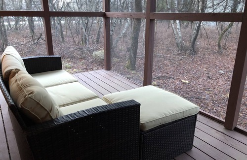 Long Pond Cabin | Ash Cottage in Poconos near Camelback & Kalahari