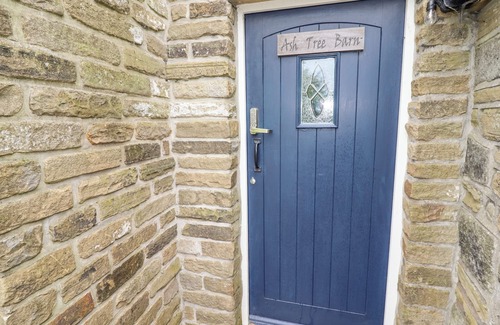 Ogden Cottage | ASH TREE BARN, pet friendly, character holiday cottage in Luddenden
