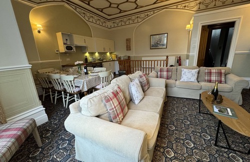 Wormhill Cottage | Ashbourne Apartment - sleeps 8 guests in 2 bedrooms 2