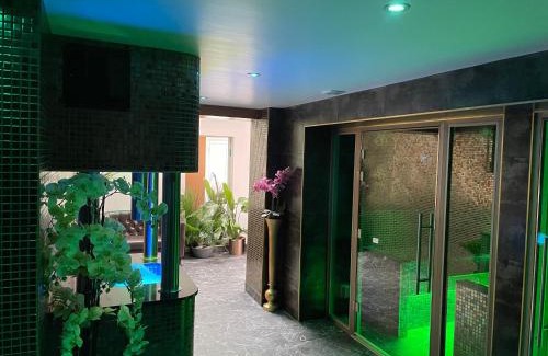 Portsmouth House | Ashbys Accommodation & Spa hire