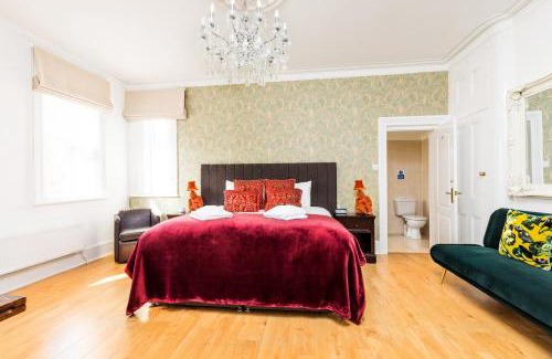 Portsmouth House | Ashbys Accommodation & Spa hire