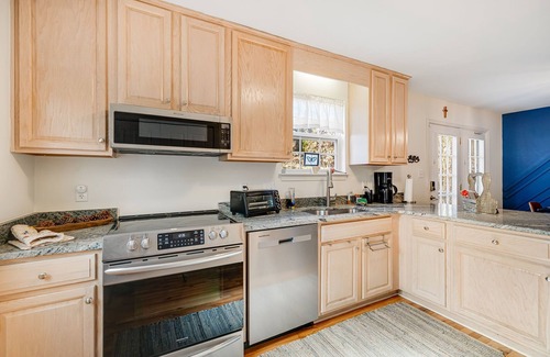 Weaverville House | Asheville-area Autumn Retreat; Clean, Spacious 4BR Home Perfect for Family Stays