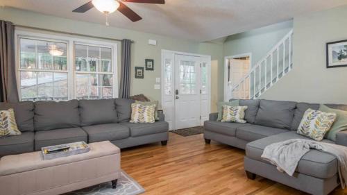 Fairview House | Asheville Cottage Retreat by AvantStay A Charm