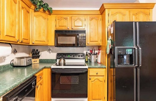 Swannanoa Cabin | Asheville Log Cabin w/Year-Round Mountain Views!