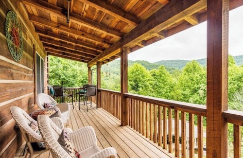 Swannanoa Cabin | Asheville Log Cabin w/Year-Round Mountain Views!