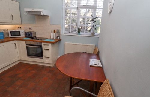 Holton Le Clay Cottage | ASHFIELD STUDIO, pet friendly, with a garden in Market Rasen