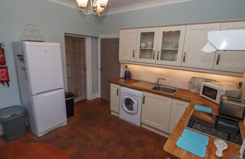 Holton Le Clay Cottage | ASHFIELD STUDIO, pet friendly, with a garden in Market Rasen