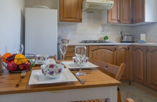 Coatbridge Apartment | Ashgrove House - 3 bedroom
