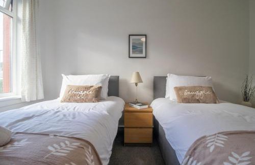 Coatbridge Apartment | Ashgrove House - 3 bedroom