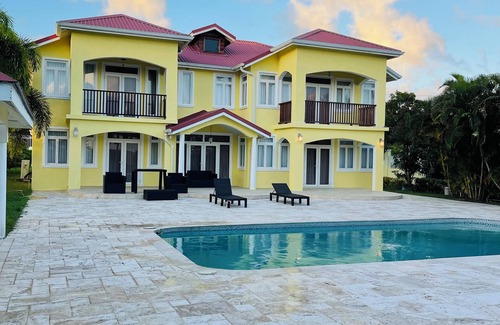 Laborie House | Ashlyn House. A Beautiful Balembouche family home