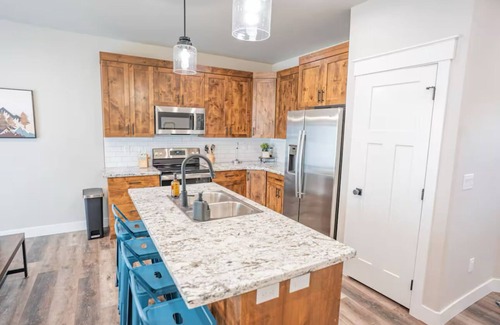 Ashton House | Ashton Escape - Newly built townhome with AC in charming Ashton