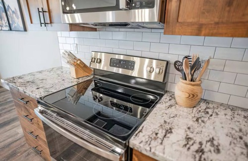 Ashton House | Ashton Escape - Newly built townhome with AC in charming Ashton