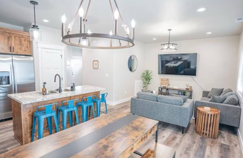 Ashton House | Ashton Escape - Newly built townhome with AC in charming Ashton