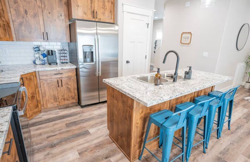 Ashton House | Ashton Escape - Newly built townhome with AC in charming Ashton