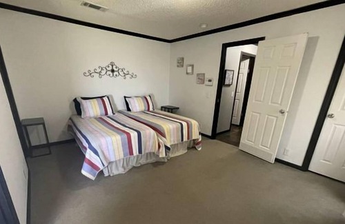 Negreet House | Ask about our free night! Located in the mid-lake area of Toledo Bend Lake