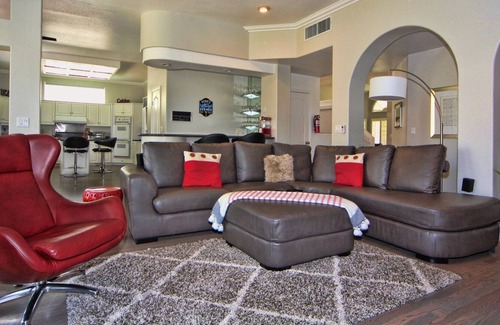 Canyon Gate Master House | ASK ABOUT SPECIALS! 5 Bedroom King Suite w/ Pool & FAST Wi-Fi!