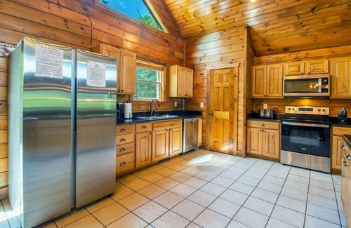 Stanley House | Ask Pet Promo, Views, Spa, Fire Pit, Sleeps 20