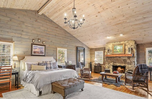 Necowa Cove House | Aska Adventure!!! 4 bedroom (2 Masters), Hot tub, pool table, VIEWS!!