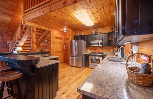 Ridges Over the Lake Cabin | Aska Bliss - Aska Adventure Area