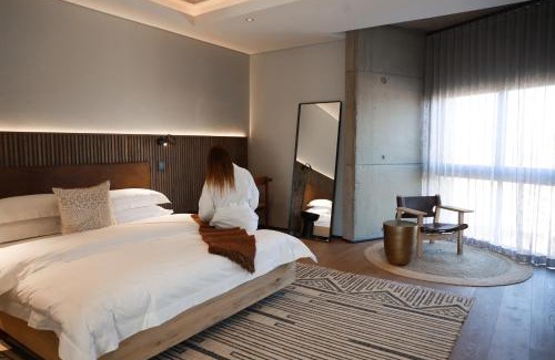 Silver Lakes Hotel | Askara Haus