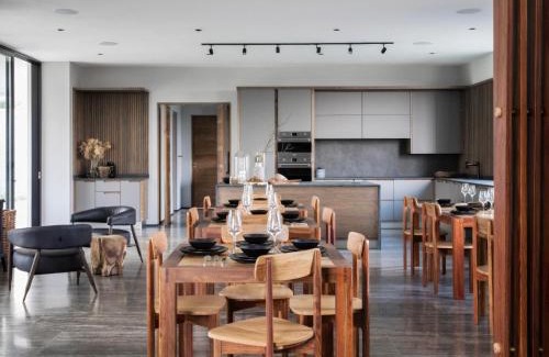 Silver Lakes Hotel | Askara Haus
