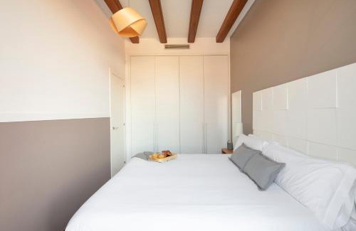 Sant Antoni Apartment | Aspasios Market Balconies Apartments