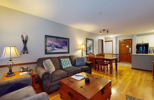 Upper Village Condo | Aspen #120 Prime Ski-in Ski-out Location! Pool, Hot tubs, BBQ, sleeps 6