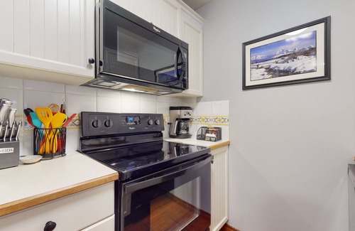 Upper Village Condo | Aspen #120 Prime Ski-in Ski-out Location! Pool, Hot tubs, BBQ, sleeps 6