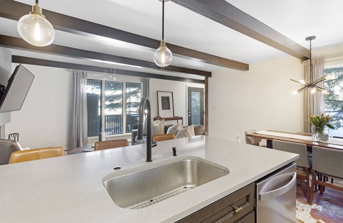 Aspen Condo | Aspen Core condo. Walk to ski runs and restaurants