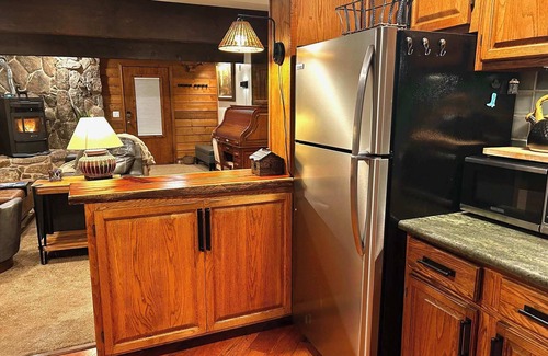 Brush Creek Village Ski Chalet | Aspen Extended Stay Chalet, Stunning Mtn Views, 2 BR Family Retreat