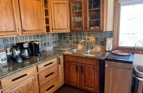 Brush Creek Village Ski Chalet | Aspen Extended Stay Chalet, Stunning Mtn Views, 2 BR Family Retreat