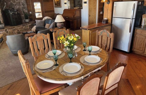 Brush Creek Village Ski Chalet | Aspen Extended Stay Chalet, Stunning Mtn Views, 2 BR Family Retreat