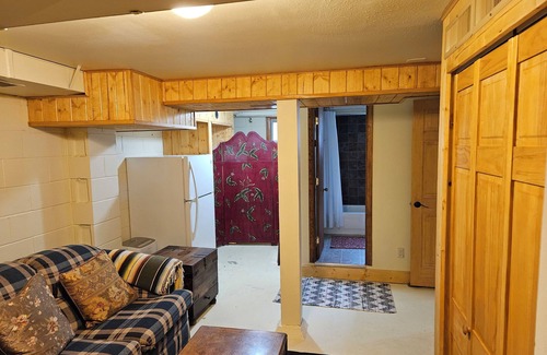 Nathrop Cabin | Aspen Grove with a cozy fireplace and a hot tub, come take the chill off!