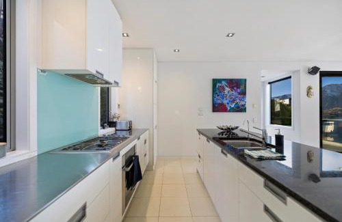 Kapiti Island House | Aspen Heights Villa Queenstown New Zealand