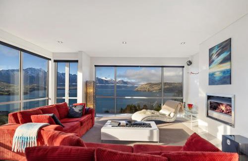 Kapiti Island House | Aspen Heights Villa Queenstown New Zealand