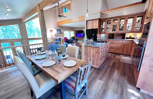 Frisco Ski Chalet | Aspen Hollow Lodge w/Hot Tub + Fire Pit