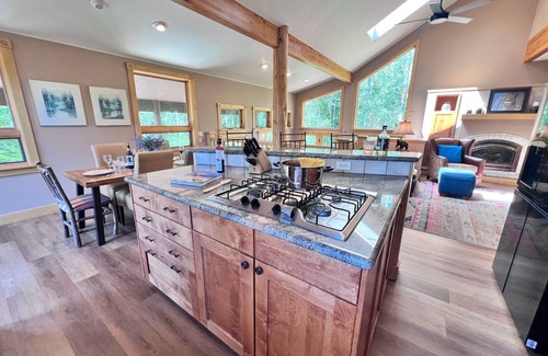 Frisco Ski Chalet | Aspen Hollow Lodge w/Hot Tub + Fire Pit