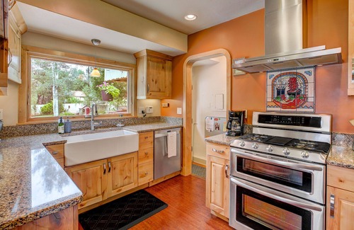 Central Colorado Springs House | Aspen leaves and porch pumpkins! Welcome to your mini-fall-escape vacation!