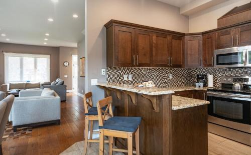 Revelstoke House | Aspen Lodge by Revelstoke Vacations
