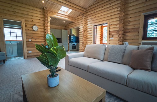 Morpeth Apartment | Aspen Lodge - Spacious Lodge - Hot Tub!