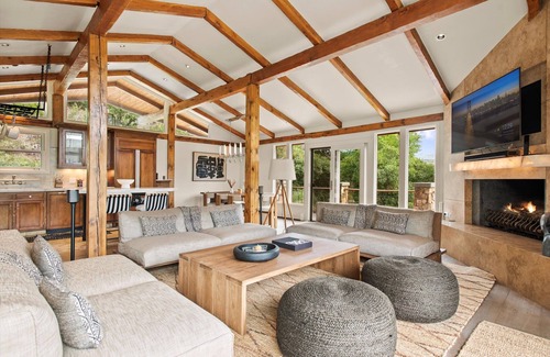 Brush Creek Village House | Aspen Luxury 4 bedroom Mountain Retreat