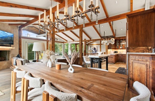 Brush Creek Village House | Aspen Luxury 4 bedroom Mountain Retreat