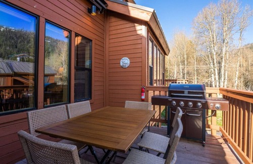 June Lake Condo | Aspen Meadows #2 Sun-Filled, 3 bedroom condo